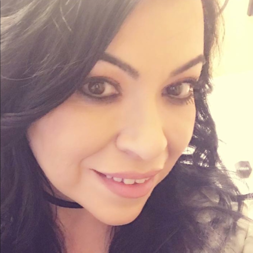 Meet your Posher, Eva